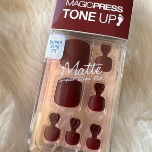 Magic Press Tone Up Matte Press-On Nails - Red Pedicure